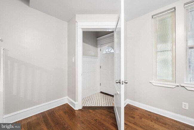 Primary Photo - 1240 S 56th St