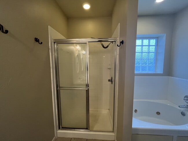 Building Photo - 2321 SW 94th St