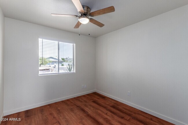 Building Photo - 3827 W Meadow Dr