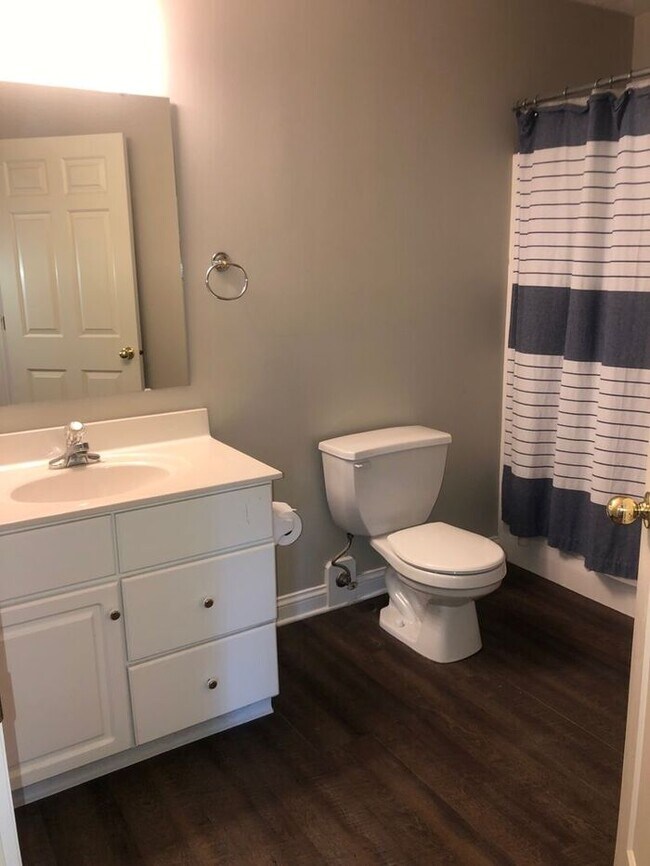 Building Photo - Spacious 3 Bedroom Ranch in Great Carmel L...