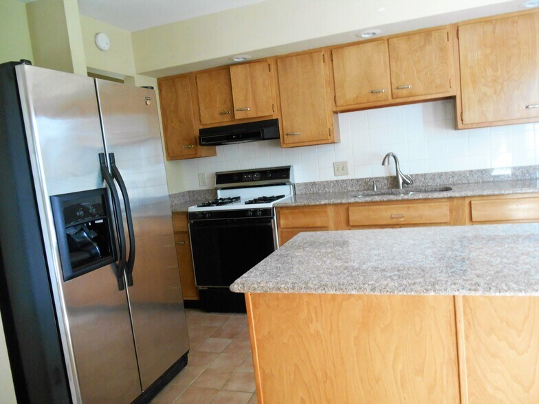 Building Photo - 524 Ranch Dr