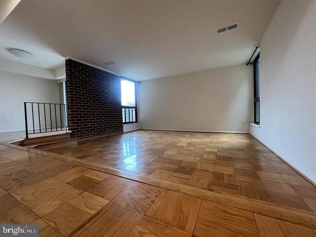 Building Photo - 2109 Walsh View Terrace