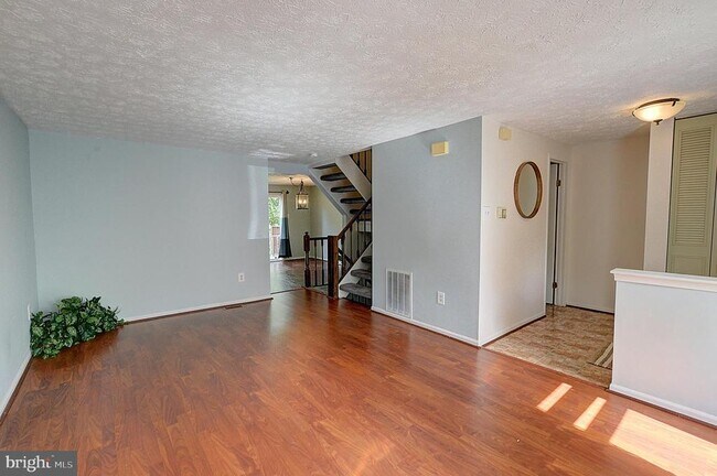 Building Photo - 7622 Mandan Rd