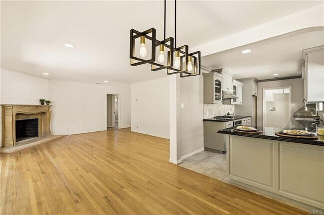 Building Photo - 7218 Enfield Ave