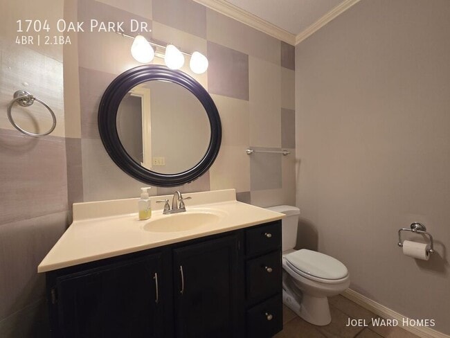 Building Photo - 1704 Oak Park Dr