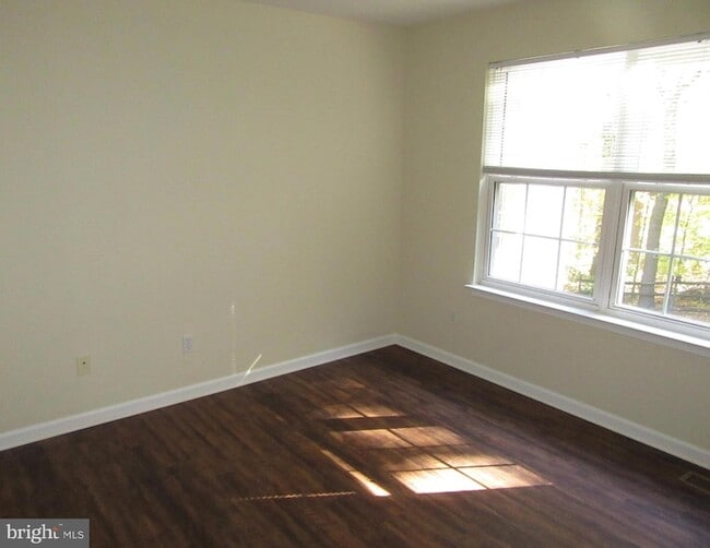 Building Photo - 23 Blackbird Ct