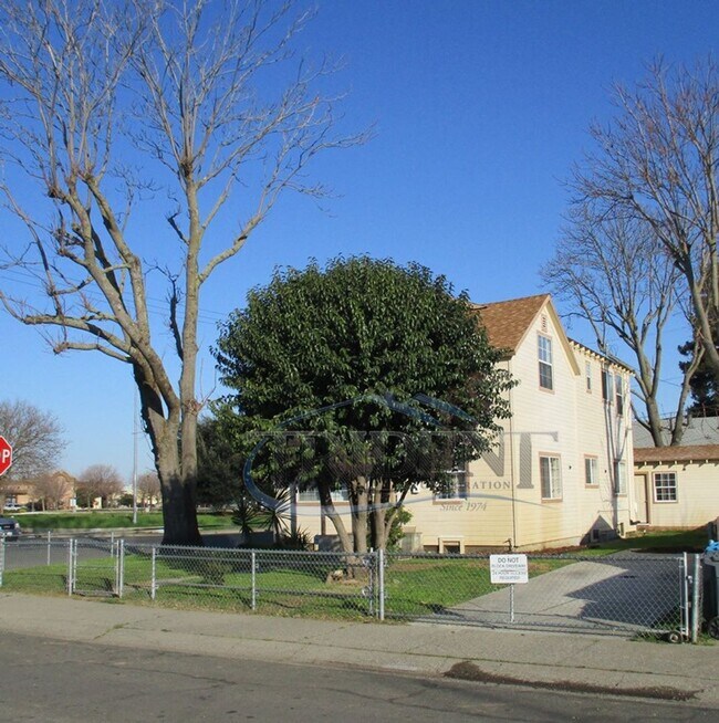 Building Photo - 830 Wilkie Way