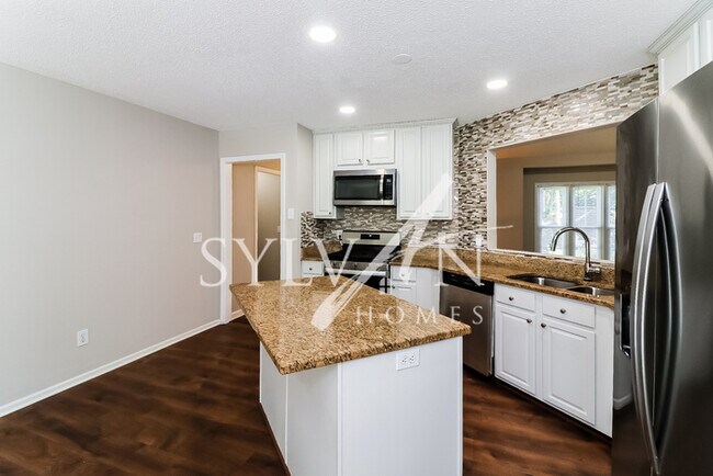 Building Photo - This is the home you've been waiting for!