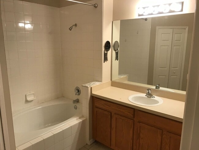 Building Photo - 3 Bedroom/3 Bath Townhouse  Summerport Community - Windermere!!!!