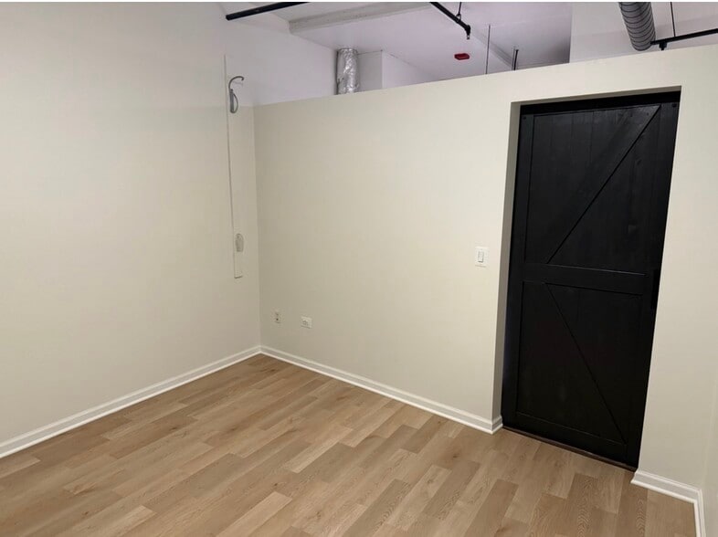 Second Bedroom with bike storage - 6 S Laflin St