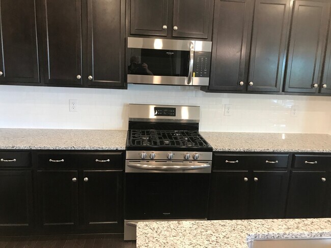 Building Photo - Beautiful home for you and your family