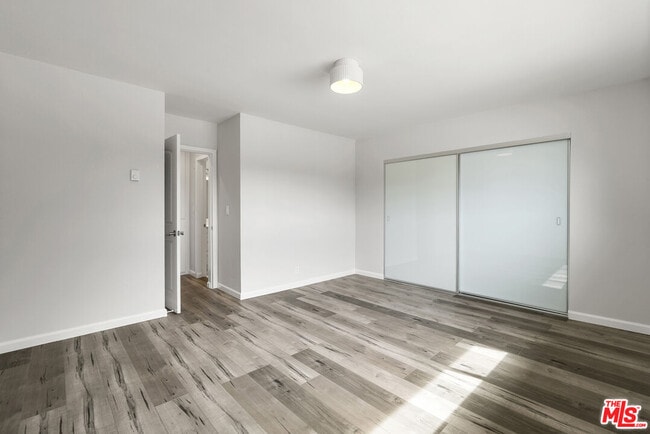 Building Photo - 645 Westmount Dr