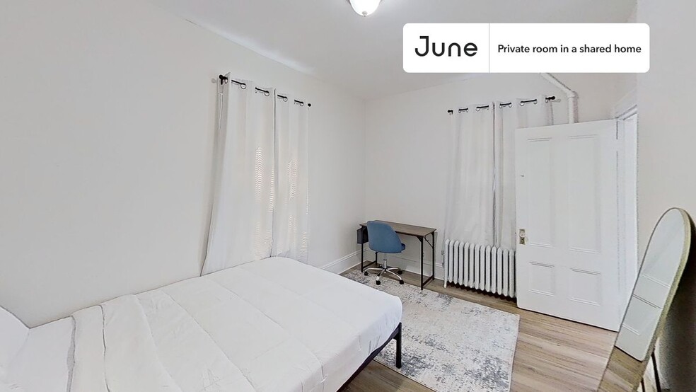 Building Photo - Private bedroom in 3 bed/1 bath Home
