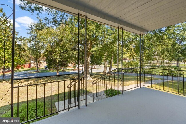 Building Photo - 6903 Friendship Rd