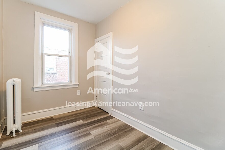 Building Photo - 1533 S Vogdes St