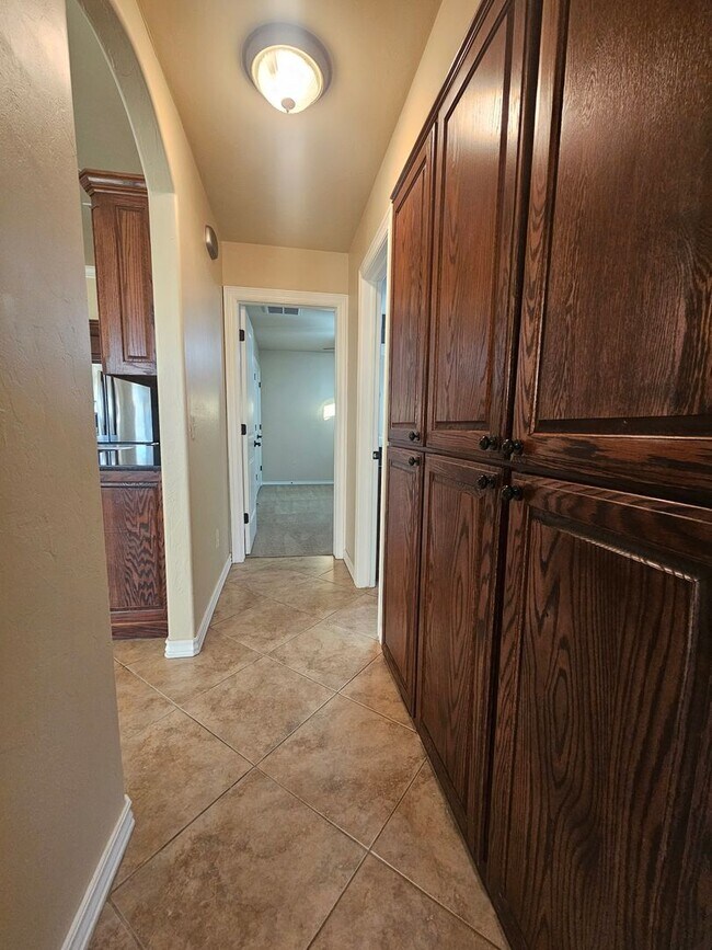 Building Photo - (4) Bed/(2) Bath in Winfield Addition OKC!