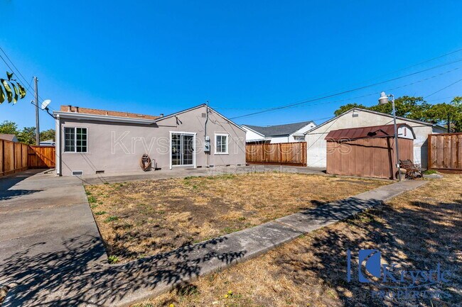 Building Photo - 1038 Thelma Ave