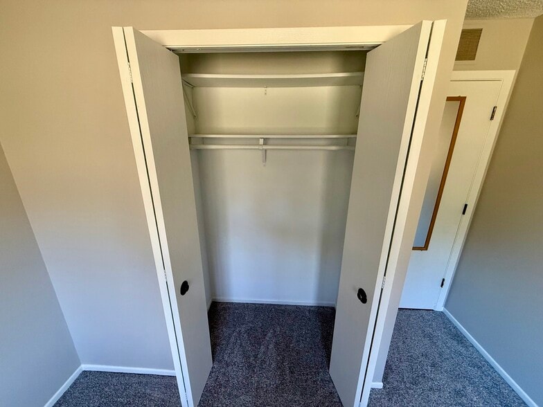 Building Photo - 8856 Jasmine Ln