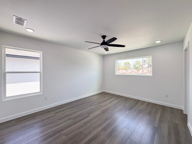 Building Photo - 530 Silvana Dr