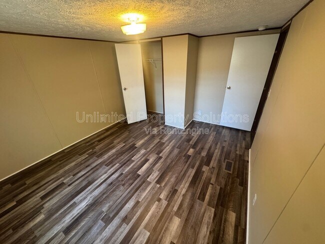 Building Photo - 9499 Wendi Dr NE