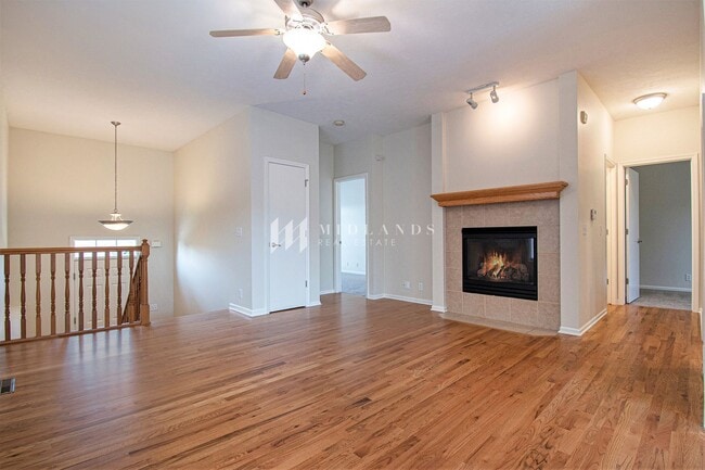 Building Photo - Beautiful Townhome in Shadow View