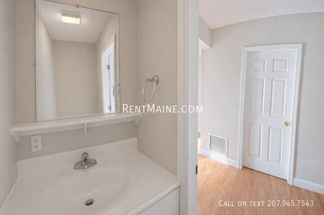 Building Photo - 33 Burleigh Rd