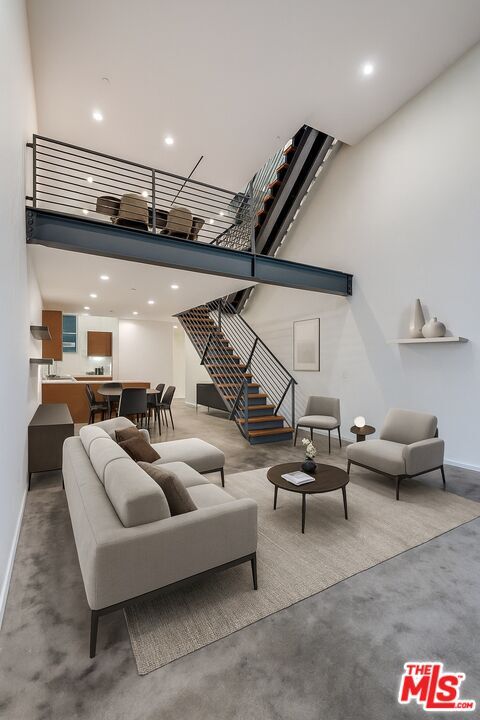 Building Photo - 1220 N Orange Grove Ave