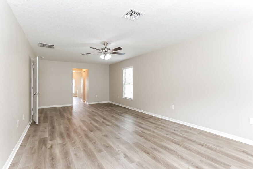 Building Photo - 97122 Yorkshire Dr