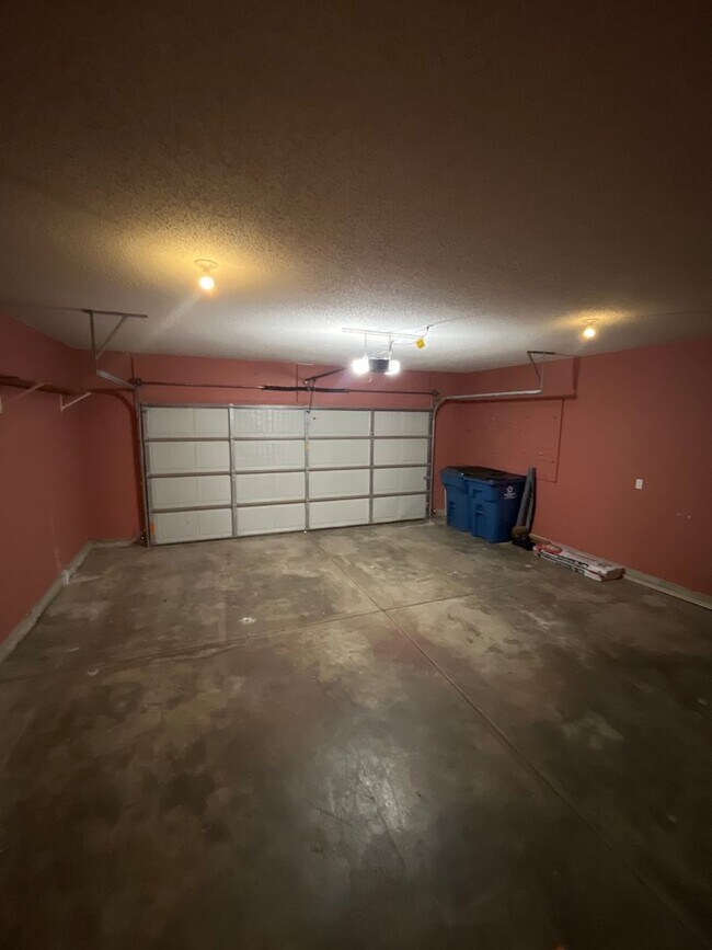 Building Photo - Sit Back, Relax. Your New home Awaits.