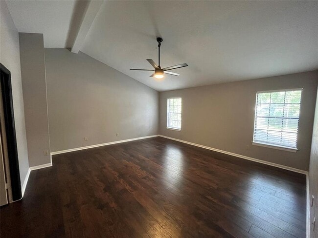 Building Photo - 5622 Maple Square Dr