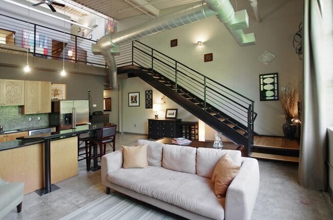 Building Photo - 400 Village Pkwy