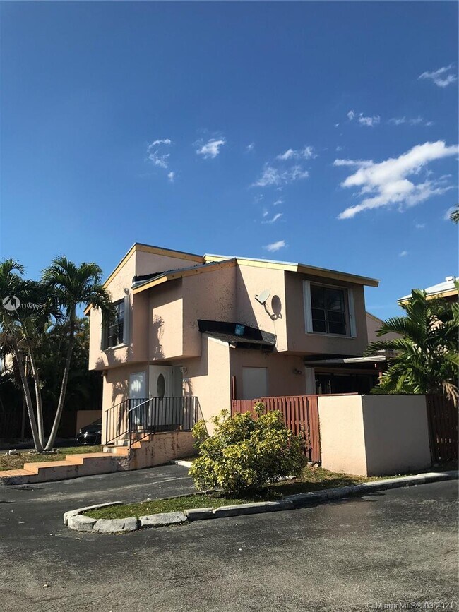 Building Photo - 10564 NW 8th Ln