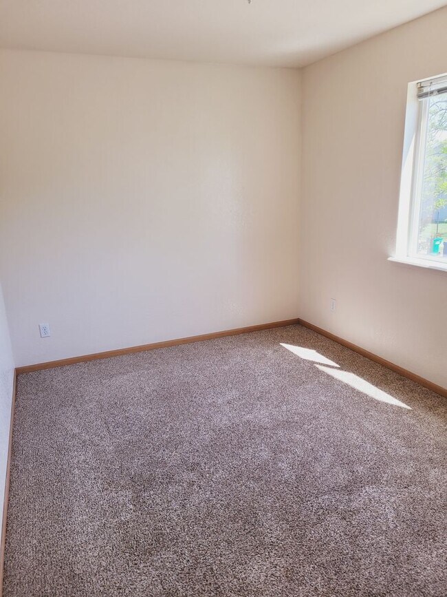 Building Photo - 2451 Daws Dr