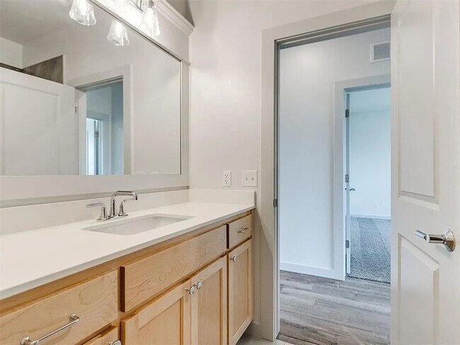 Building Photo - 4601 Olivera St