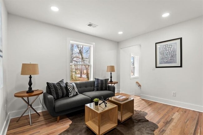 Building Photo - 1552 N Ellington St SE