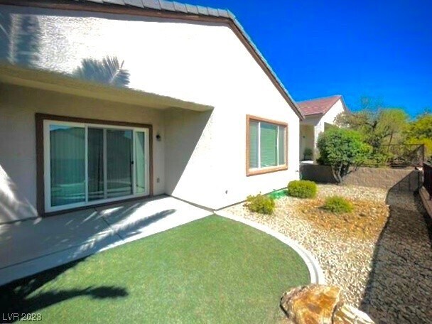 Building Photo - 2583 Darda St