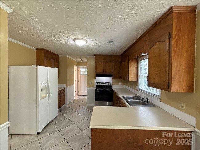 Building Photo - 9125 Winter Moss Ct