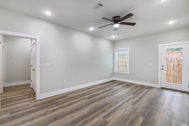 Building Photo - 102 Clearing Way