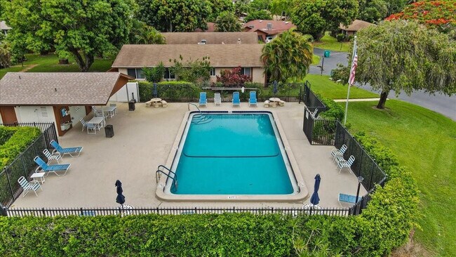 Building Photo - 503 SE 5th Cir