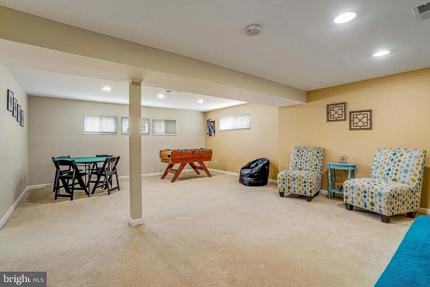 Building Photo - 8651 Cromwell Dr