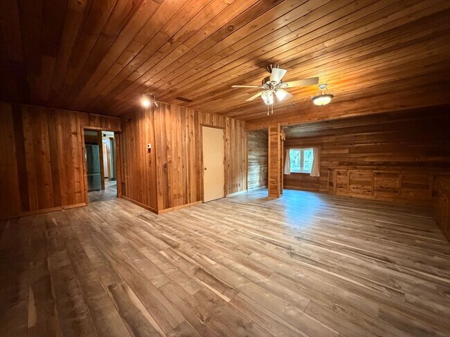 Building Photo - Spacious 3/3 on Nearly 2 Acres with Exceptional Storage and No HOA