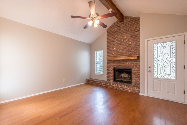 Building Photo - Charming 2-Bedroom, 2-Bath Townhouse in Pflugerville!