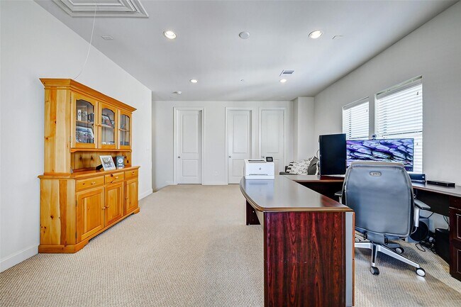 Building Photo - 9941 Woodwind Ln