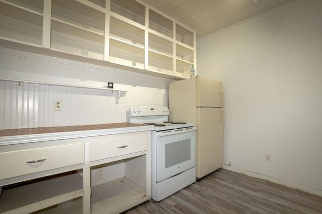 Building Photo - Spacious country flat