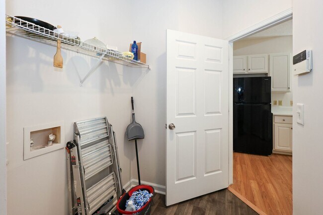 Building Photo - 230 Amal Dr SW