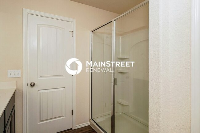 Building Photo - 3 Bedroom Pet-Friendly Home in New Braunfels, TX with Main Street Renewal