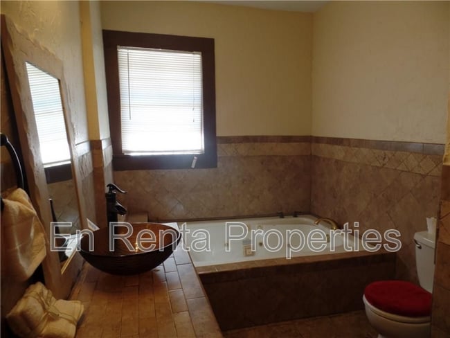 Building Photo - 1925 St Louis Ave