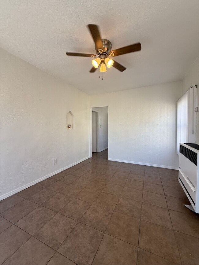 Building Photo - 1578E