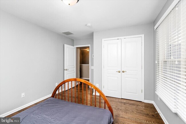 Building Photo - 5 Trewbridge Ct