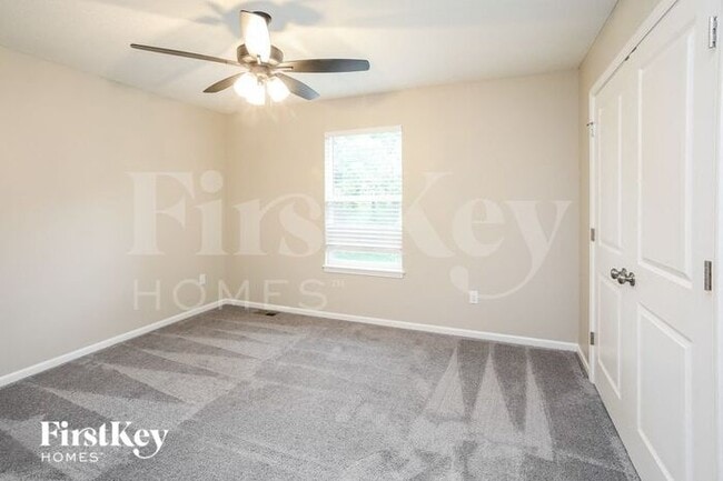 Building Photo - 5015 N Belmont Ave